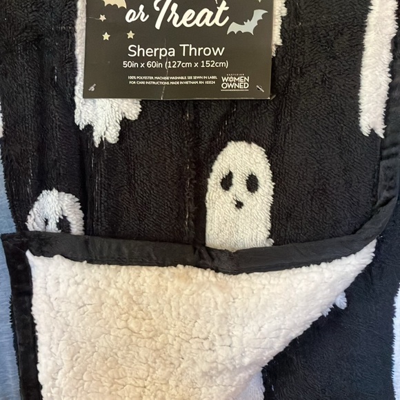 🖤👻VIRAL TikTok Ghostie sherpa throw blanket SO SOFT & COZY sherpa NWT - Picture 4 of 7